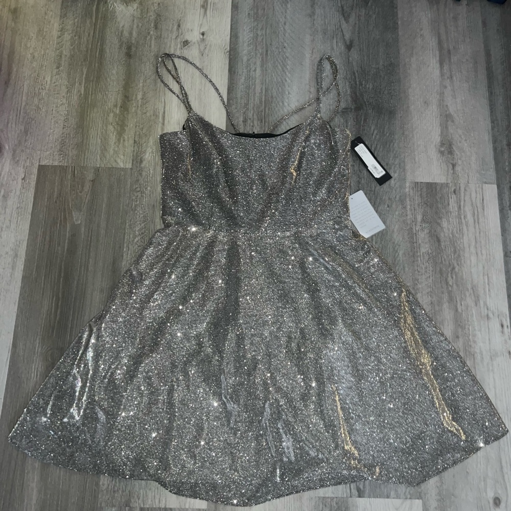 👗 NEW WITH TAGS 👗Nordstrom Glittering Silver Dress